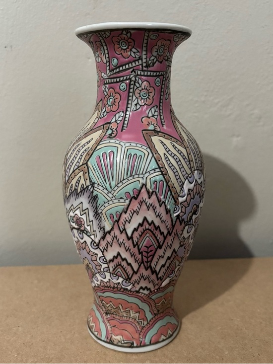 Glazed Ceramic Famille Rose Pink Flame Stitch Patterned Chinoiserie Vase 8” Sm - Picture 2 of 9